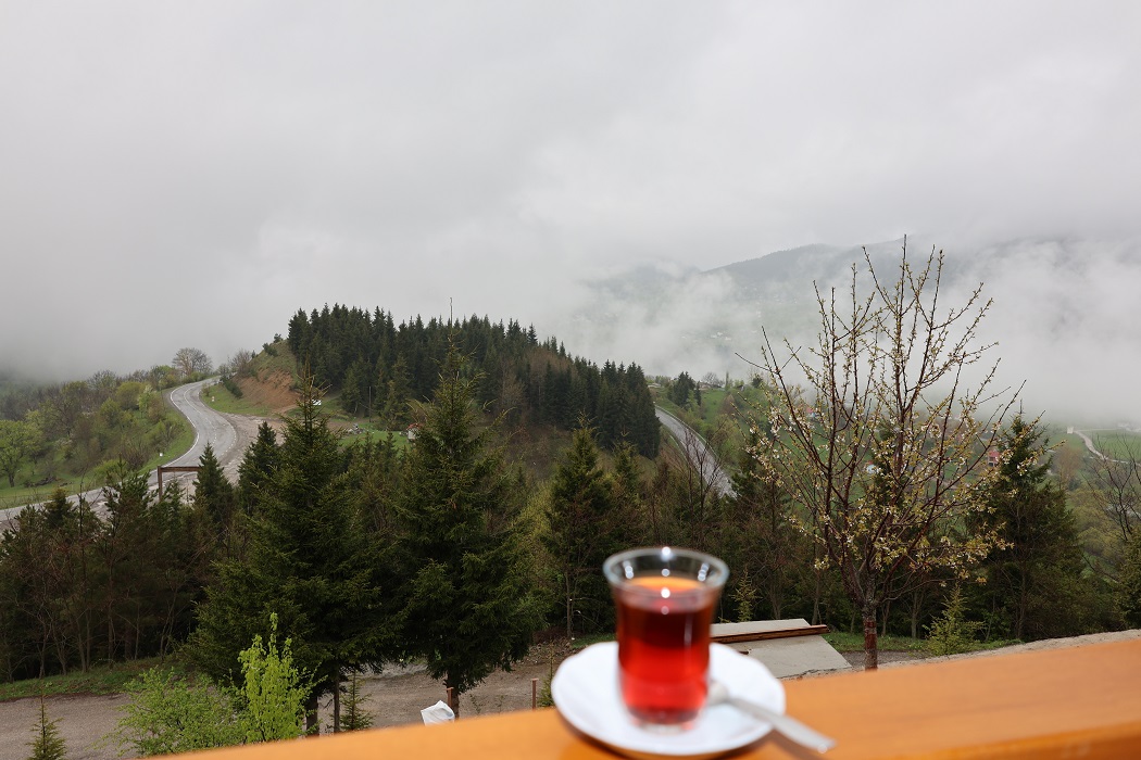 Balkonda Çay